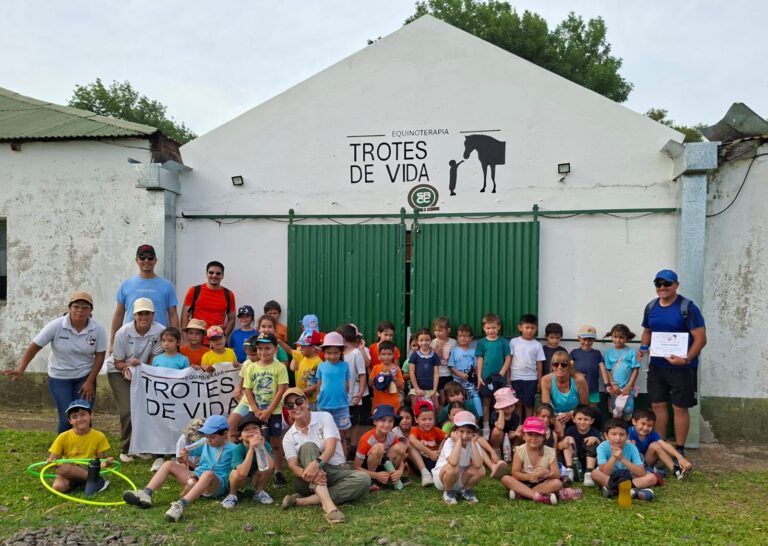 Equinoterapia Trote de Vida recibió a los niños del Colegio Carmelitas